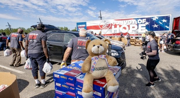 Visit Phoenix Raceway, The Joey Logano Foundation and The NASCAR Foundation Team Up to Fight Hunger With Convoy Of Hope as Part Of NASCAR Championship Weekend page